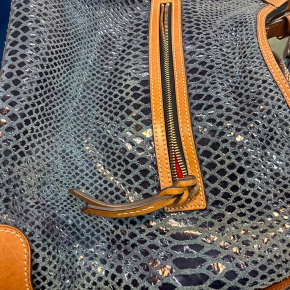Dooney & Bourke: Equestrian All Leather Saddle Bag/Snakeskin Embossed Erica Bag - Picture 4 of 16